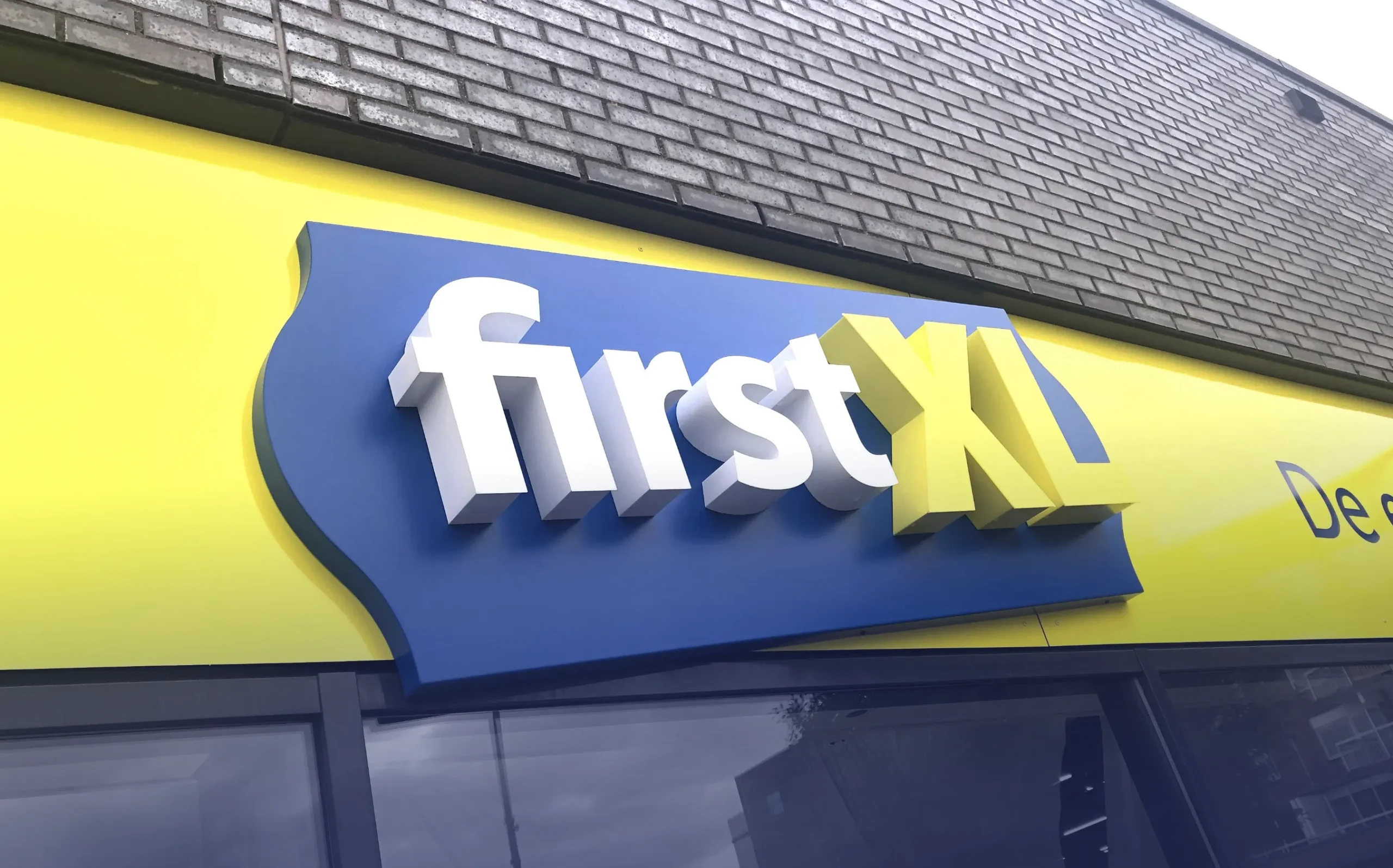 UnitR reclamebureau Utrecht branding detailhandel FirstXL logo ontwerp Branding Utrecht Signing